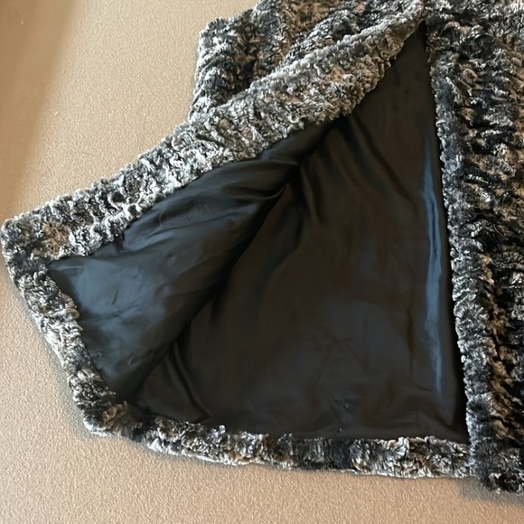 Betsey Johnson Women's Faux Fur Vest TEDDY BEAR- size M - Picture 8 of 8